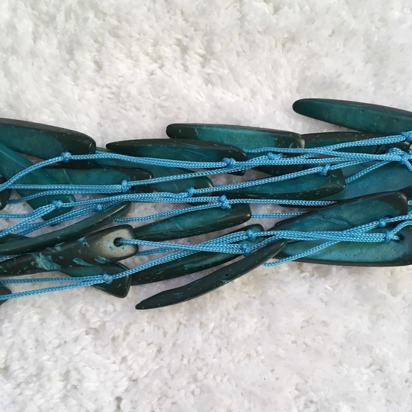 ✨NEW✨ Blue Layered Bamboo Wood Wind Chime Necklace - Picture 4 of 5